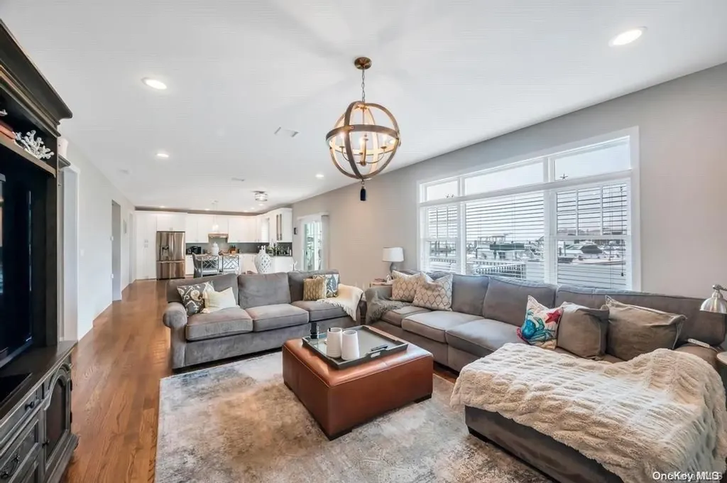 30 Kittiwake Lane Babylon NY 11702