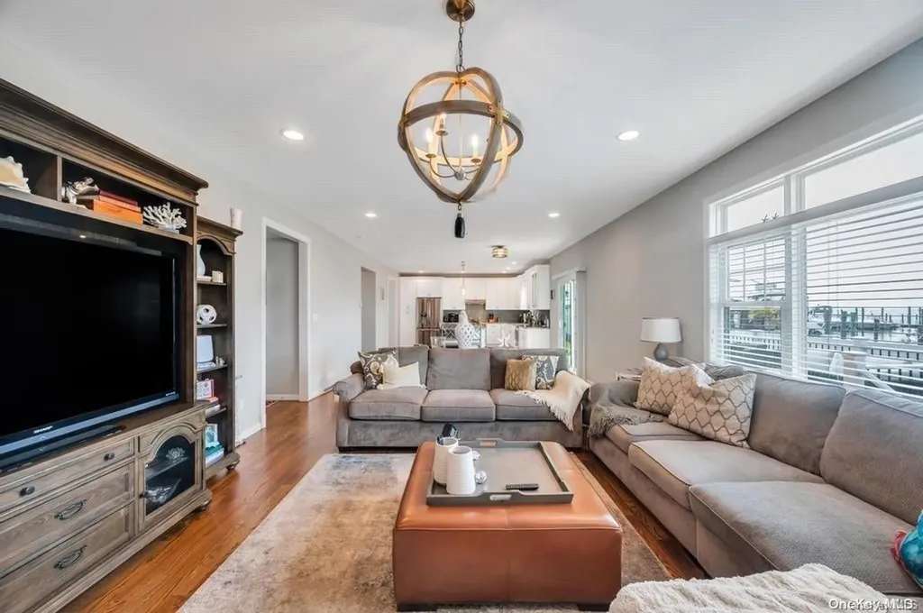 30 Kittiwake Lane Babylon NY 11702