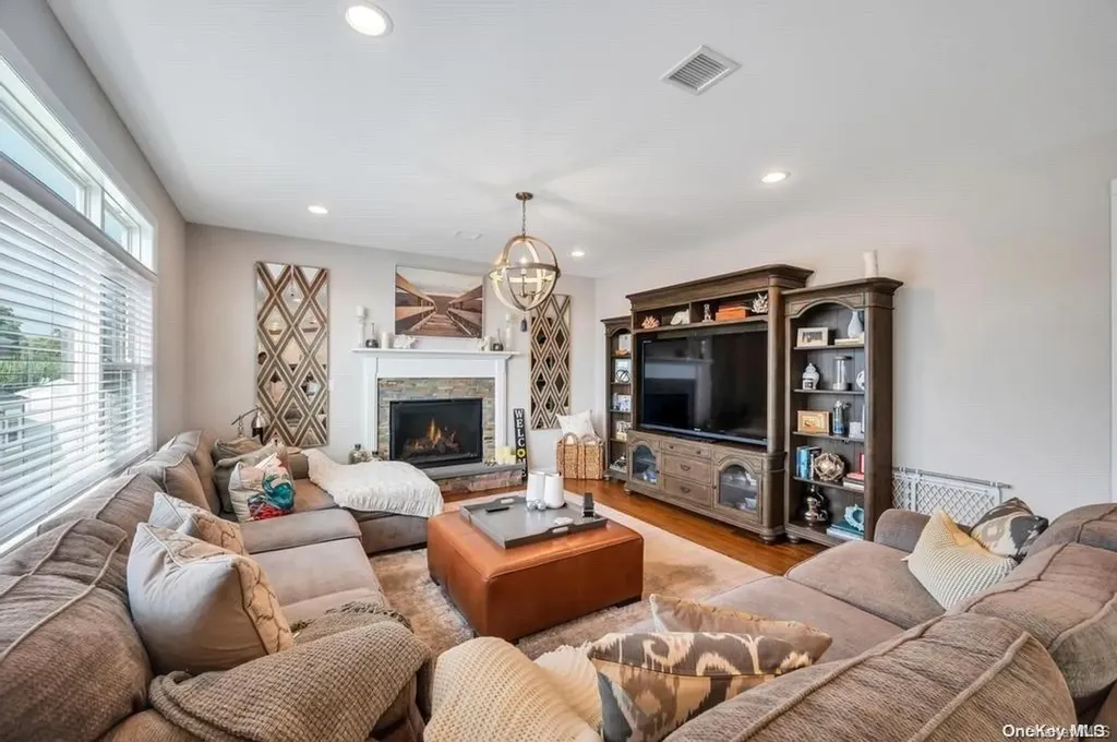 30 Kittiwake Lane Babylon NY 11702