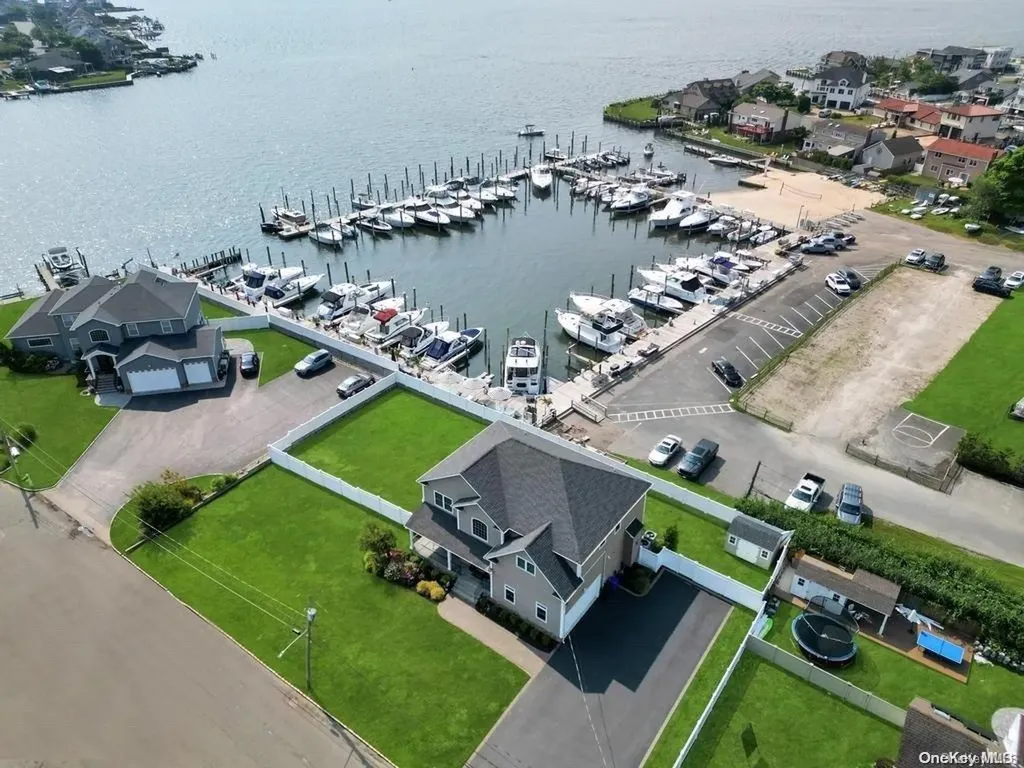 30 Kittiwake Lane Babylon NY 11702
