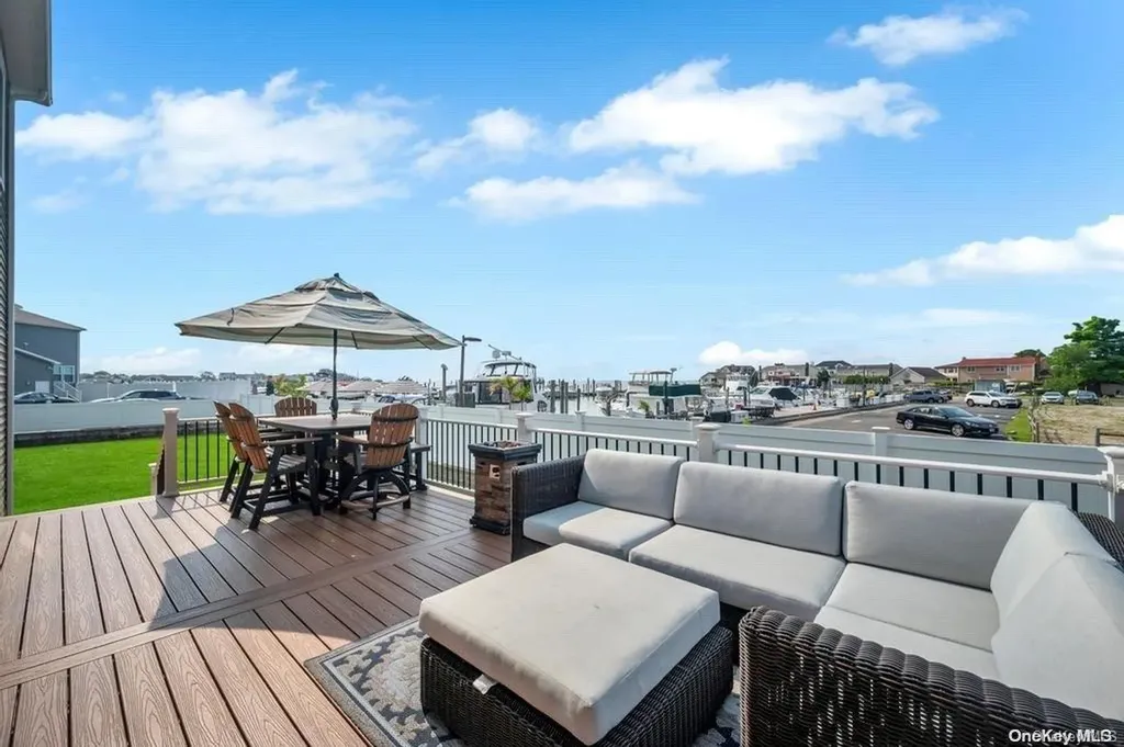 30 Kittiwake Lane Babylon NY 11702