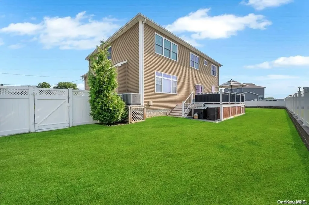 30 Kittiwake Lane Babylon NY 11702