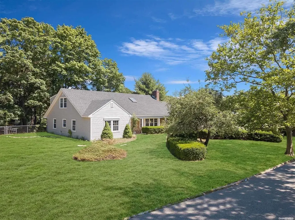 3 Middle Lane Stony Brook NY 11790