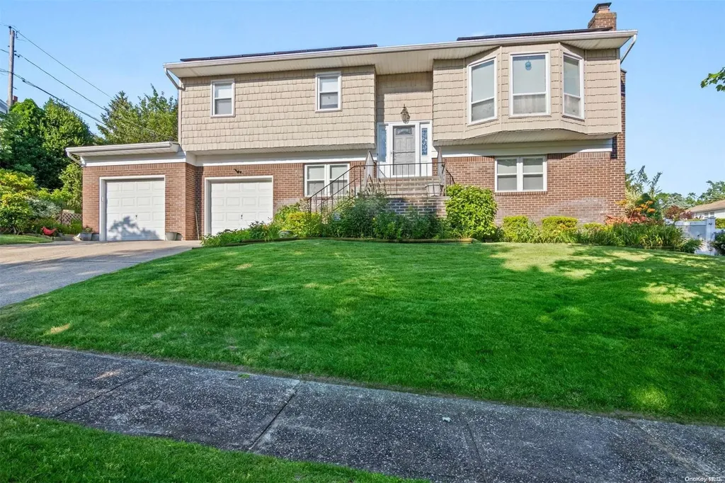 5 Stacey Lane Smithtown NY 11787