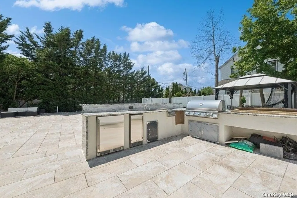 25 Ives Road Hewlett NY 11557