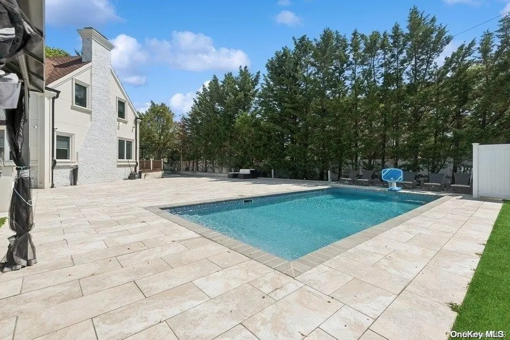 25 Ives Road Hewlett NY 11557