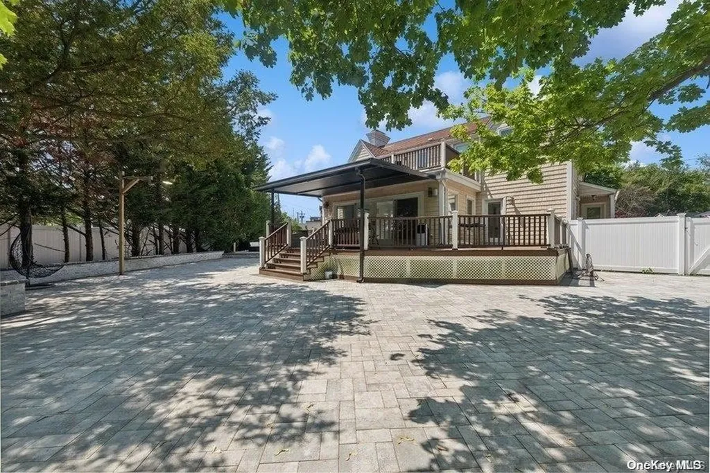 25 Ives Road Hewlett NY 11557