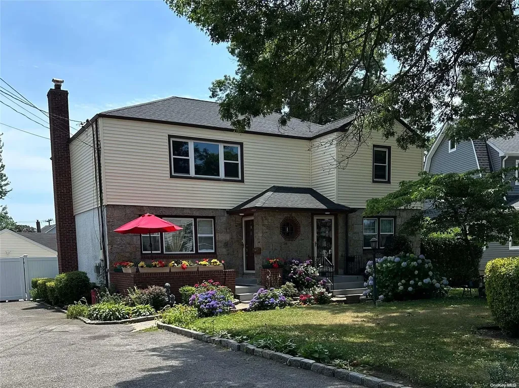 38 Howard Place Lynbrook NY 11563