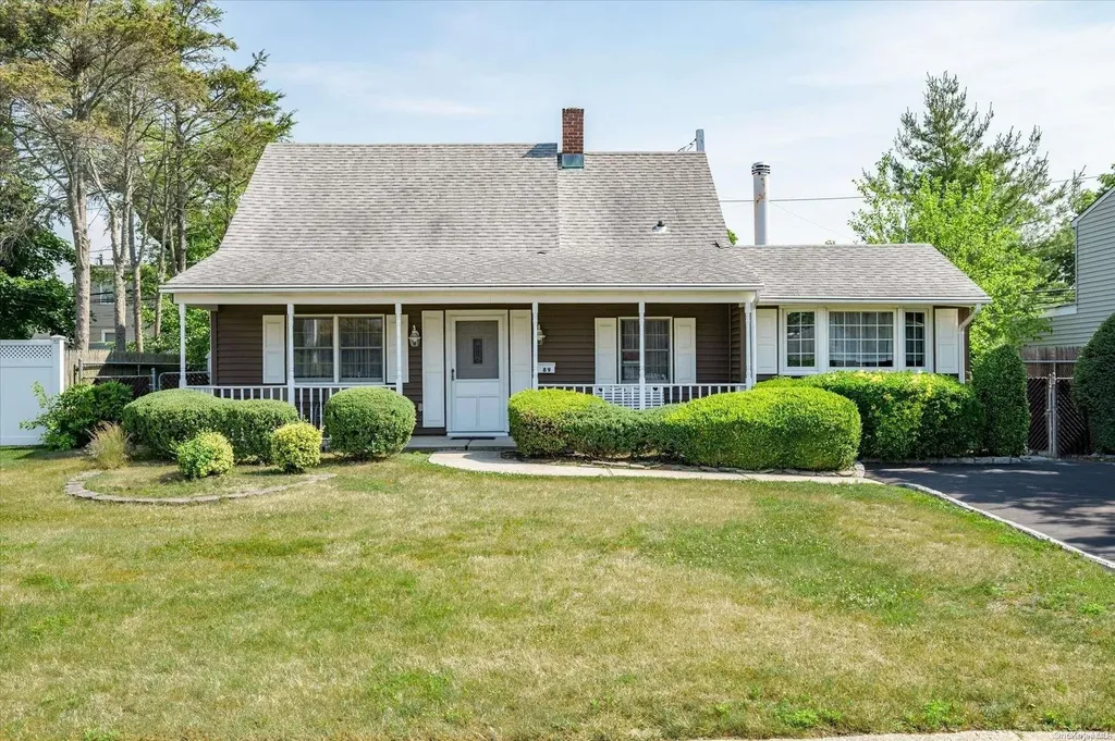 89 Haven Lane Levittown NY 11756