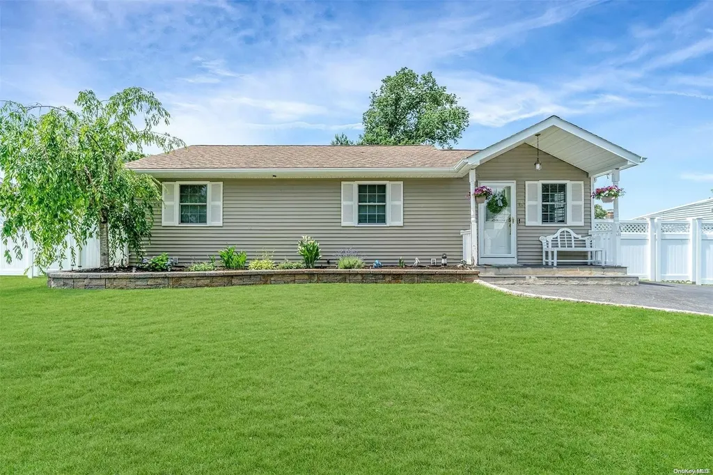 6 Audrey Lane Centereach NY 11720