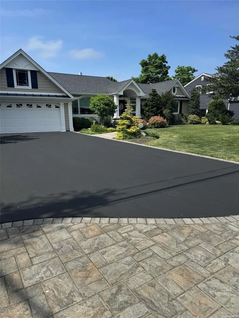 8 Lucinda Drive Babylon NY 11702