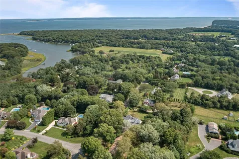 1200 Indian Neck Lane Peconic NY 11958