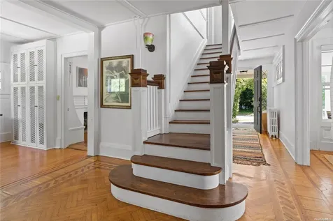 1200 Indian Neck Lane Peconic NY 11958