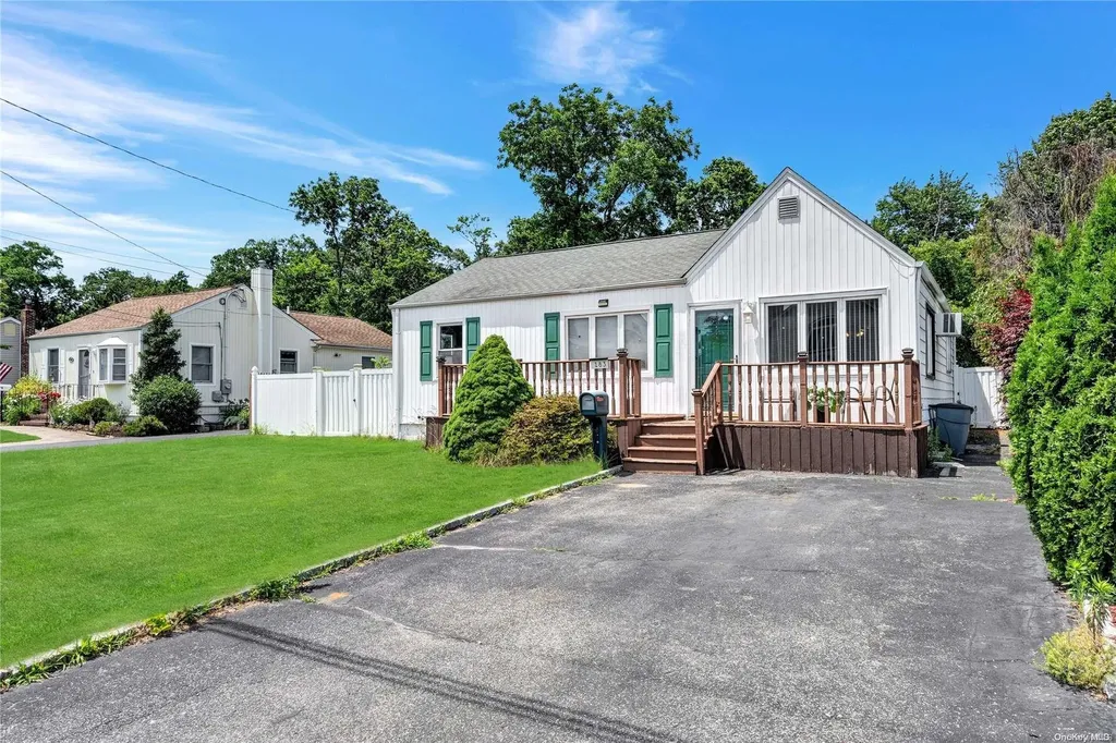 183 17th Street West Babylon NY 11704