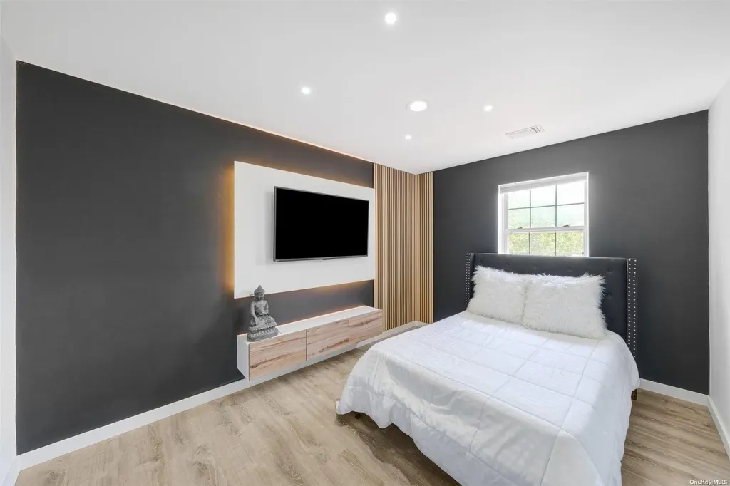 8 Walnut Street Central Islip NY 11722