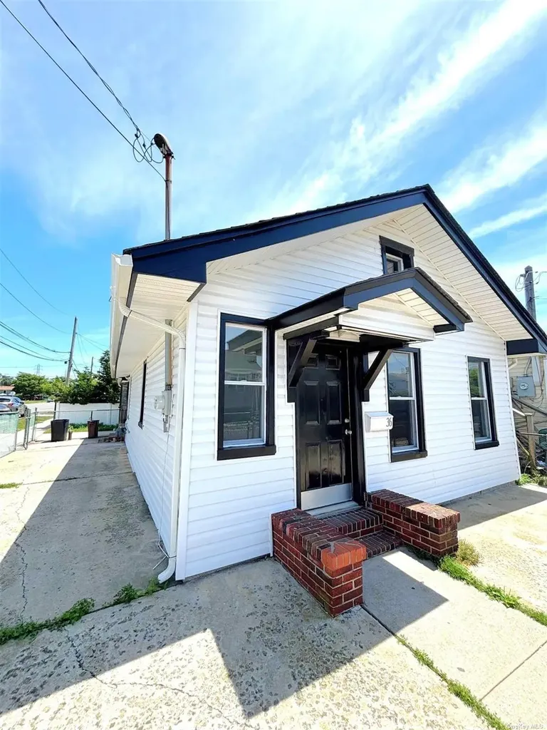 36 Walnut Road Inwood NY 11096