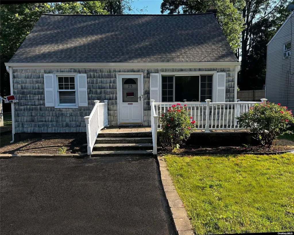 25 Front Drive Huntington Station NY 11746