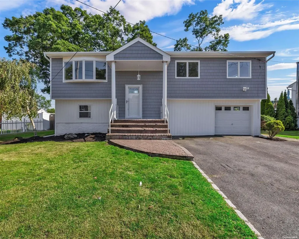 12 Westminster Lane West Islip NY 11795