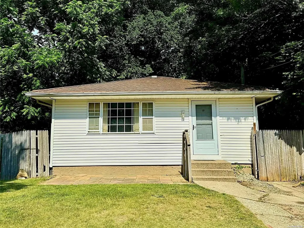 19 Condor Road Rocky Point NY 11778