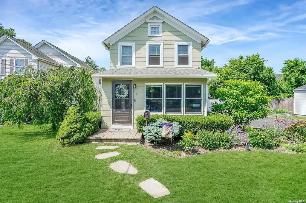 19 Thorne Street Patchogue NY 11772