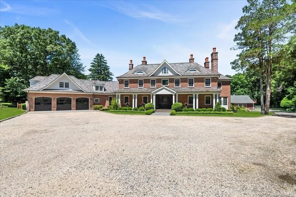 2160 Titus Path Muttontown NY 11791