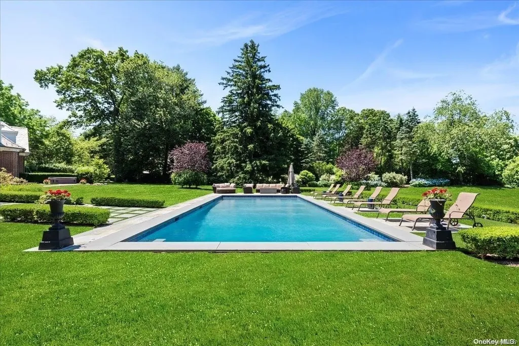 2160 Titus Path Muttontown NY 11791