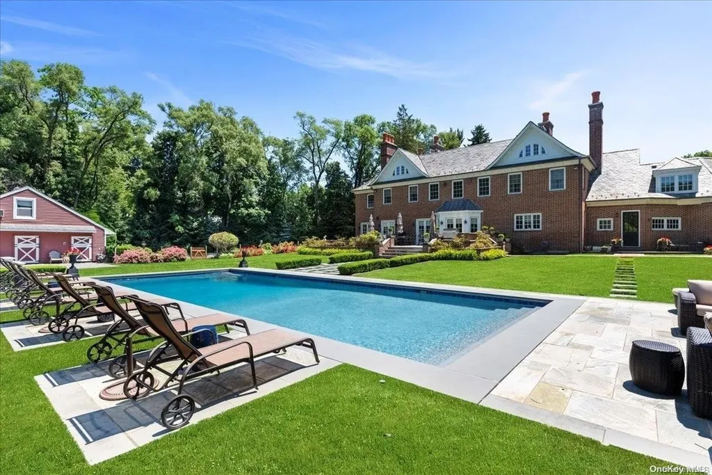 2160 Titus Path Muttontown NY 11791