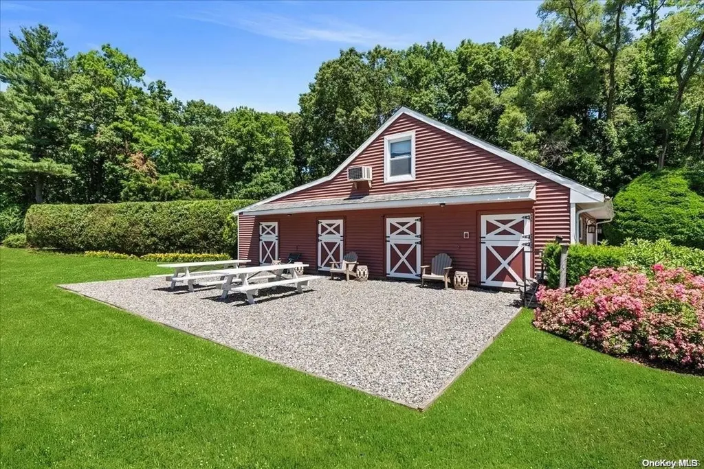 2160 Titus Path Muttontown NY 11791