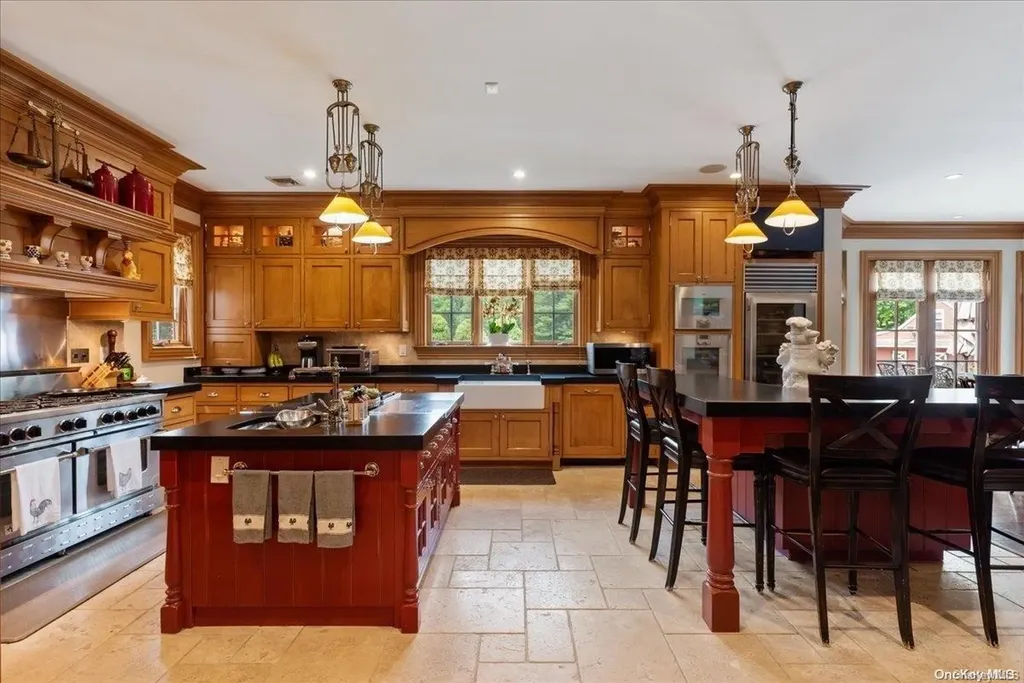 2160 Titus Path Muttontown NY 11791