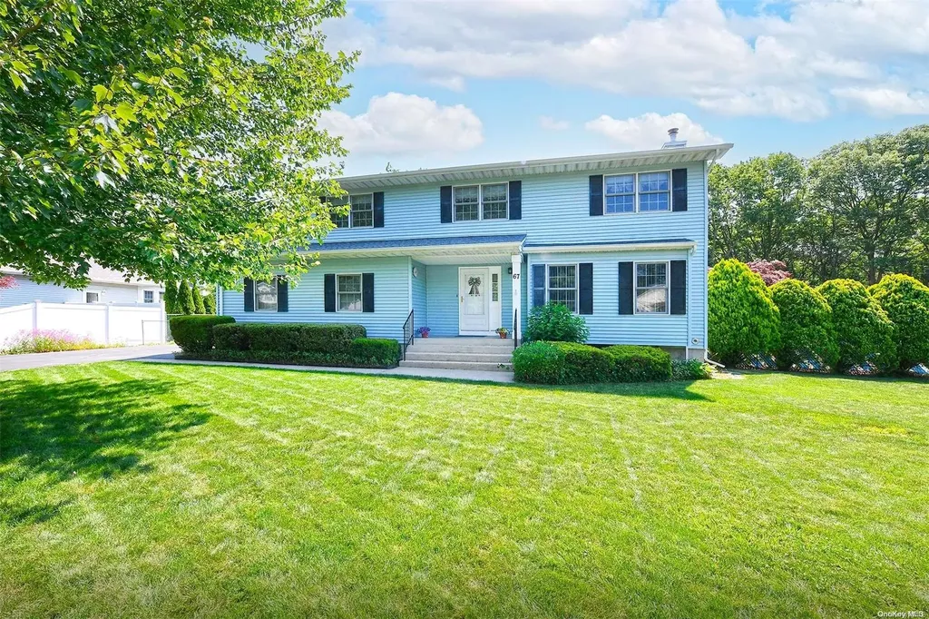 67 Apple Lane Medford NY 11763