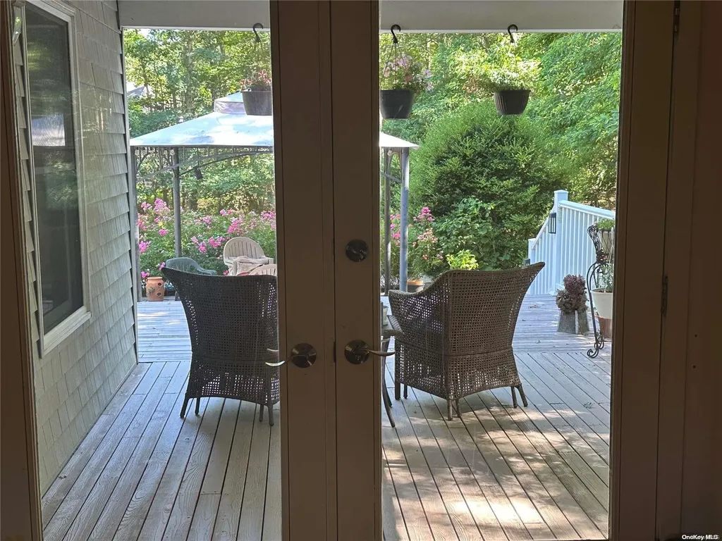 6 Carriage Path Manorville NY 11949