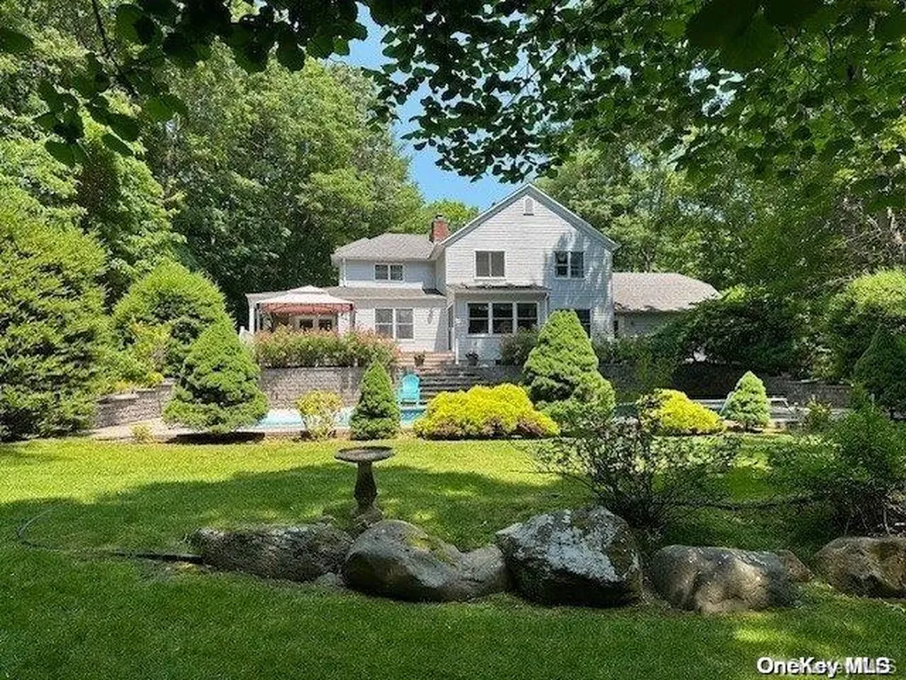 6 Carriage Path Manorville NY 11949