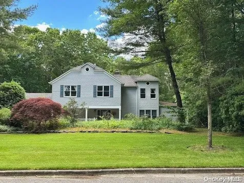 6 Carriage Path Manorville NY 11949