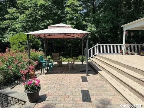 6 Carriage Path Manorville NY 11949