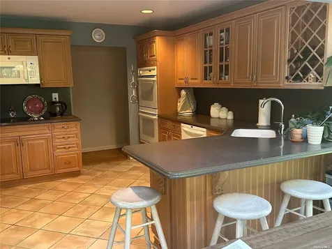 6 Carriage Path Manorville NY 11949