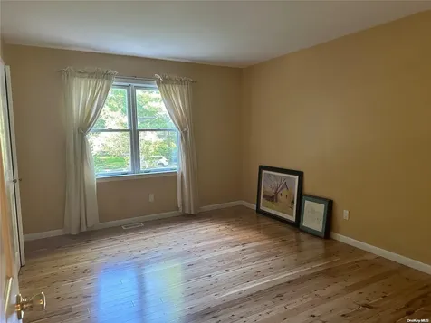 6 Carriage Path Manorville NY 11949