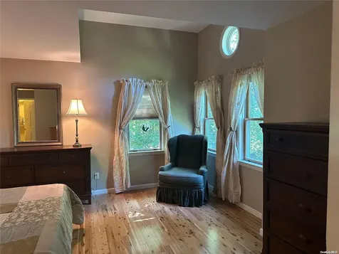 6 Carriage Path Manorville NY 11949