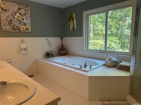 6 Carriage Path Manorville NY 11949