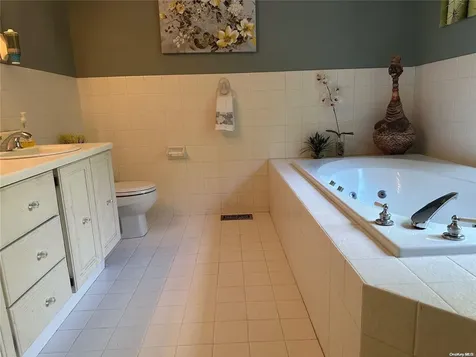 6 Carriage Path Manorville NY 11949