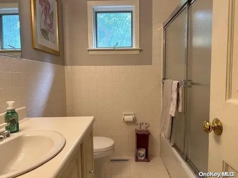 6 Carriage Path Manorville NY 11949