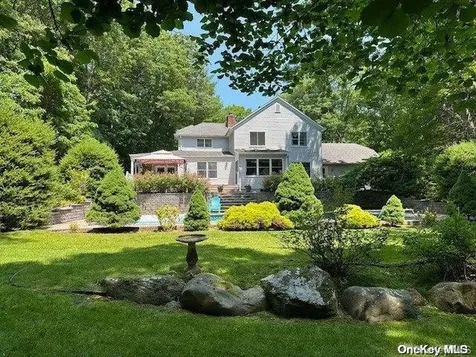 6 Carriage Path Manorville NY 11949