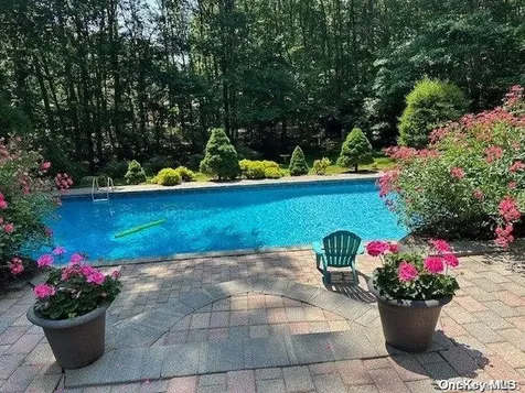 6 Carriage Path Manorville NY 11949