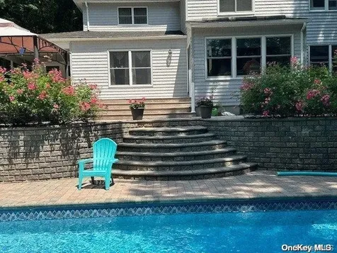 6 Carriage Path Manorville NY 11949