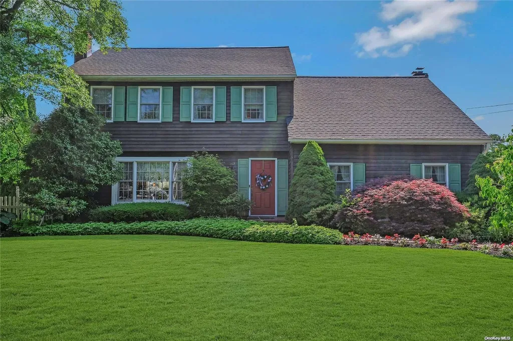 28 Riverview Avenue Oakdale NY 11769