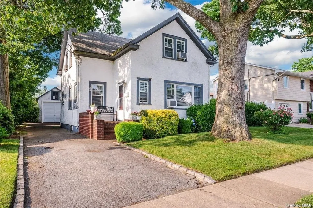 85 Pine Street Oceanside NY 11572