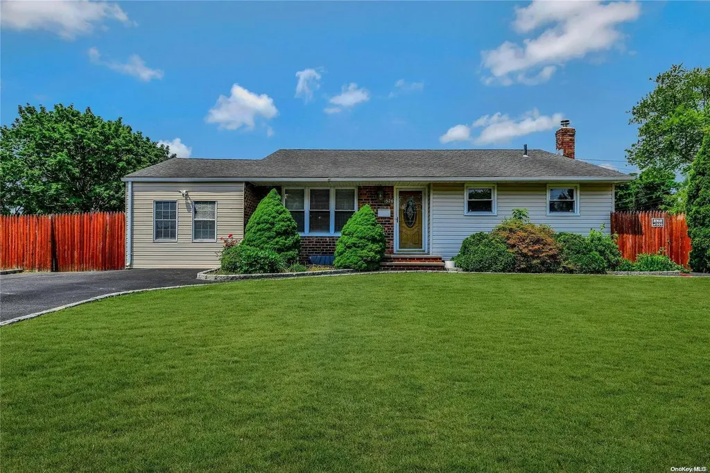 1526 Potter Boulevard Bay Shore NY 11706