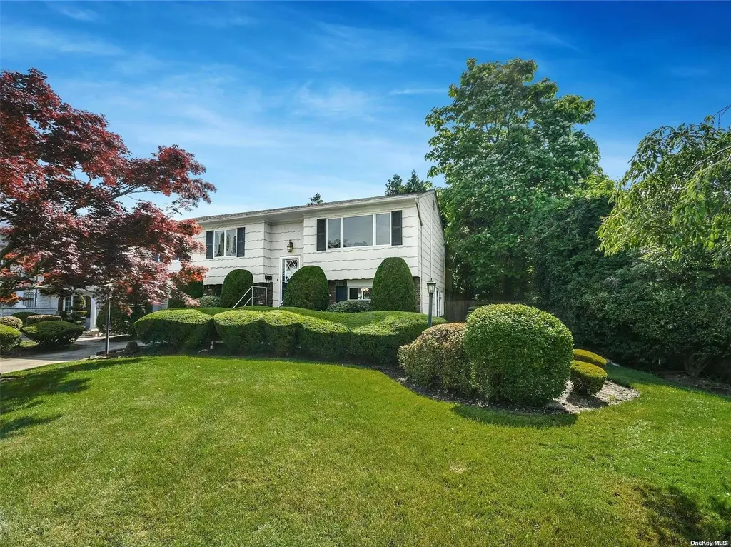 435 Nevada Street Lindenhurst NY 11757
