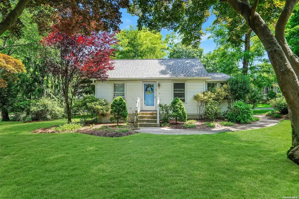 31 Hickory Road Rocky Point NY 11778