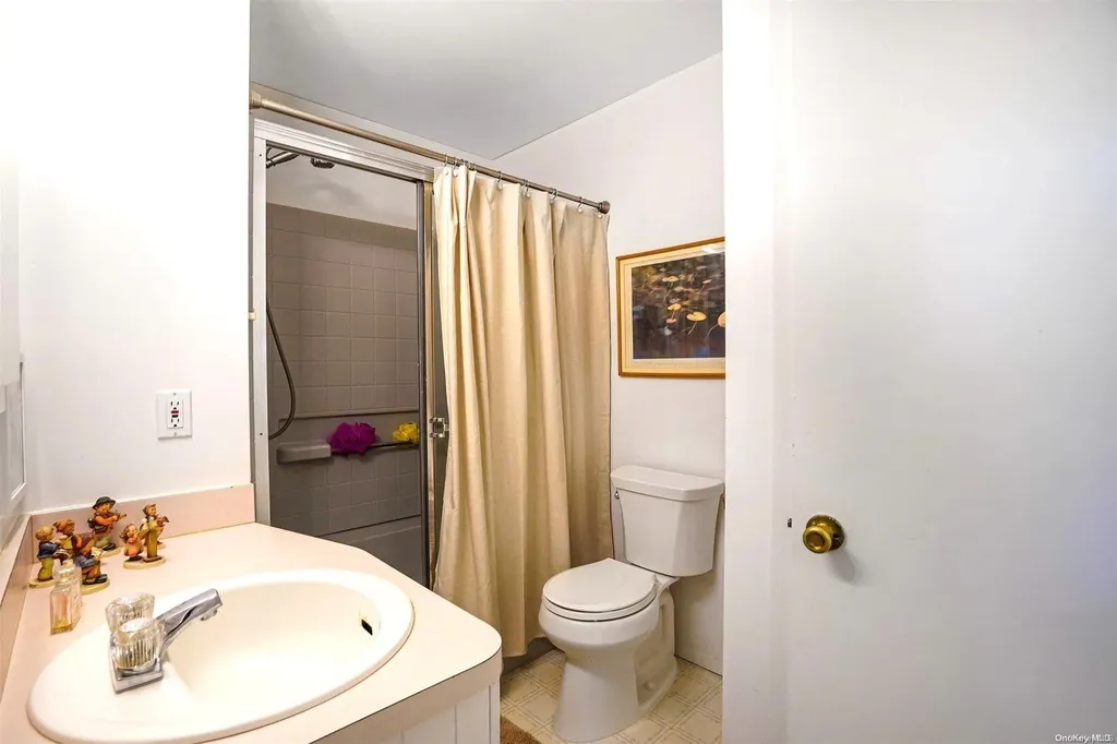 31 Hickory Road Rocky Point NY 11778