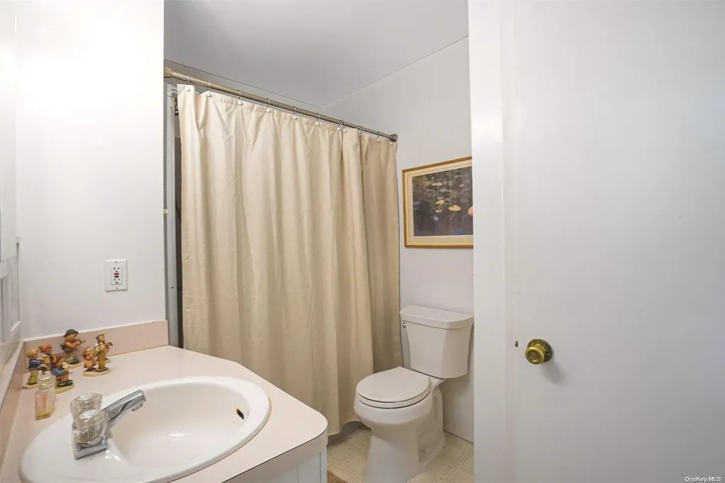 31 Hickory Road Rocky Point NY 11778